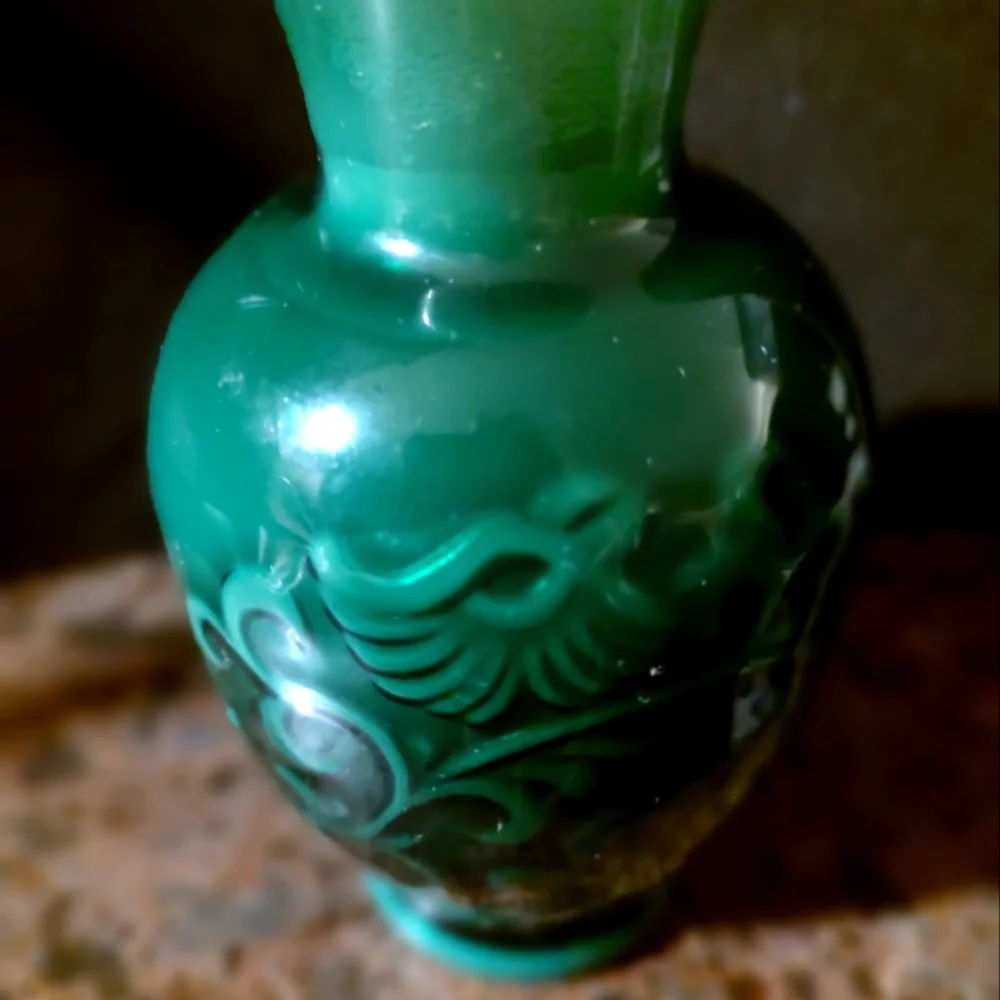 🌿💚🌿 Delightful Vintage 80's Avon Petite Forest Green Faux Jade Fragrance Vase - Picture 8 of 15